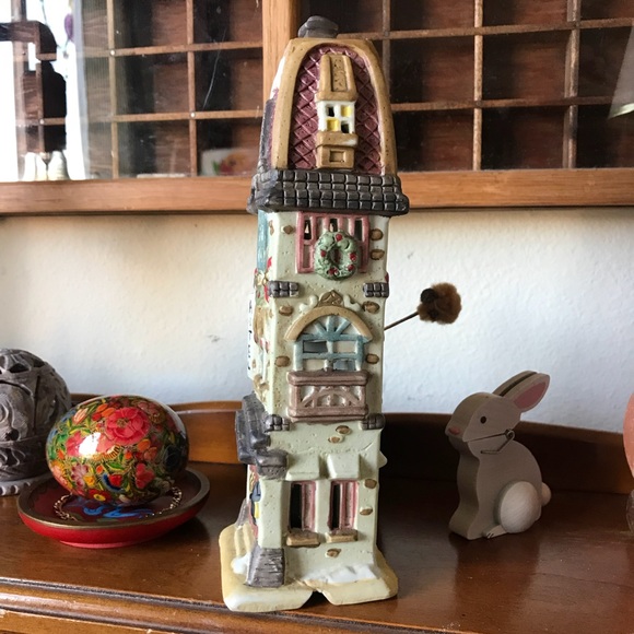 Christmas Hotel porcelain Statue Holiday - Picture 2 of 8